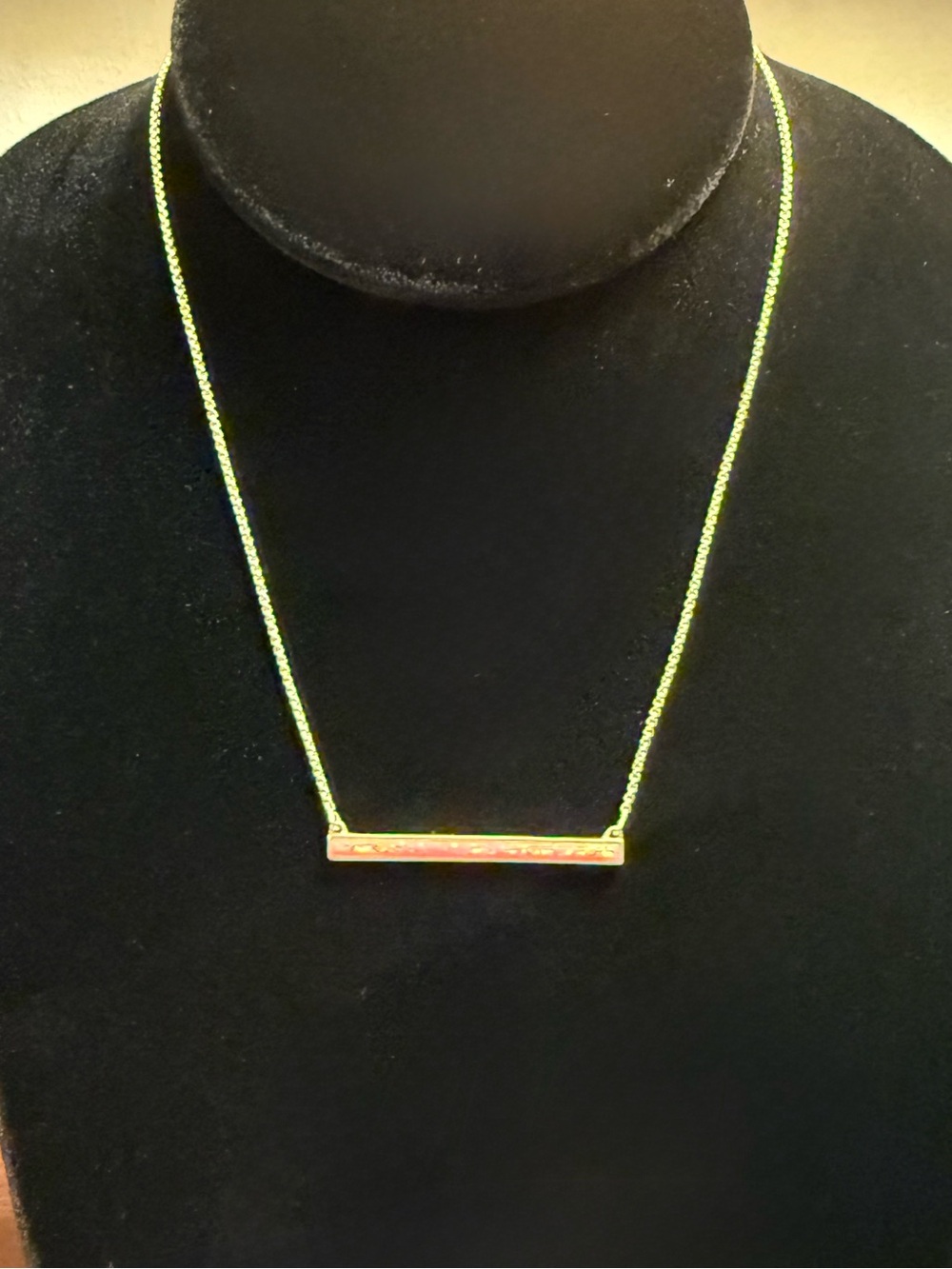 Kendra Scott Kelsey Gold Pendant Necklace in Coral Pink Kyocera Opal - Picture 7 of 9